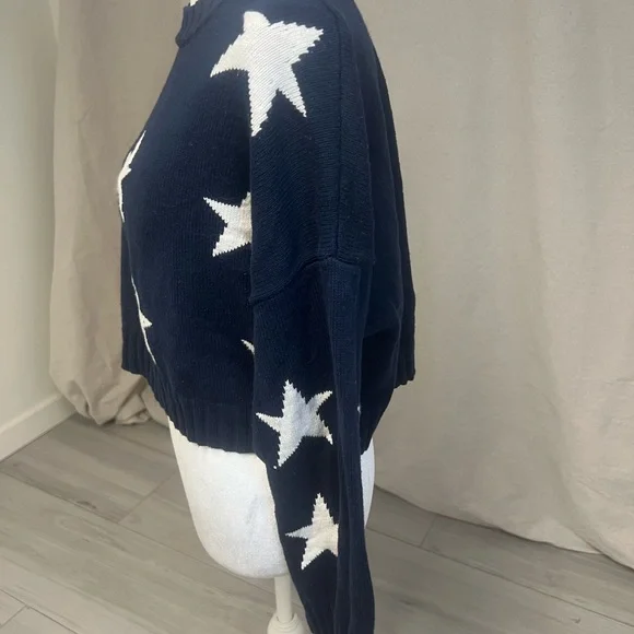 Moon & Madison Women's Navy Blue and White Star Knit Cropped Sweater Sz S - Picture 3 of 7